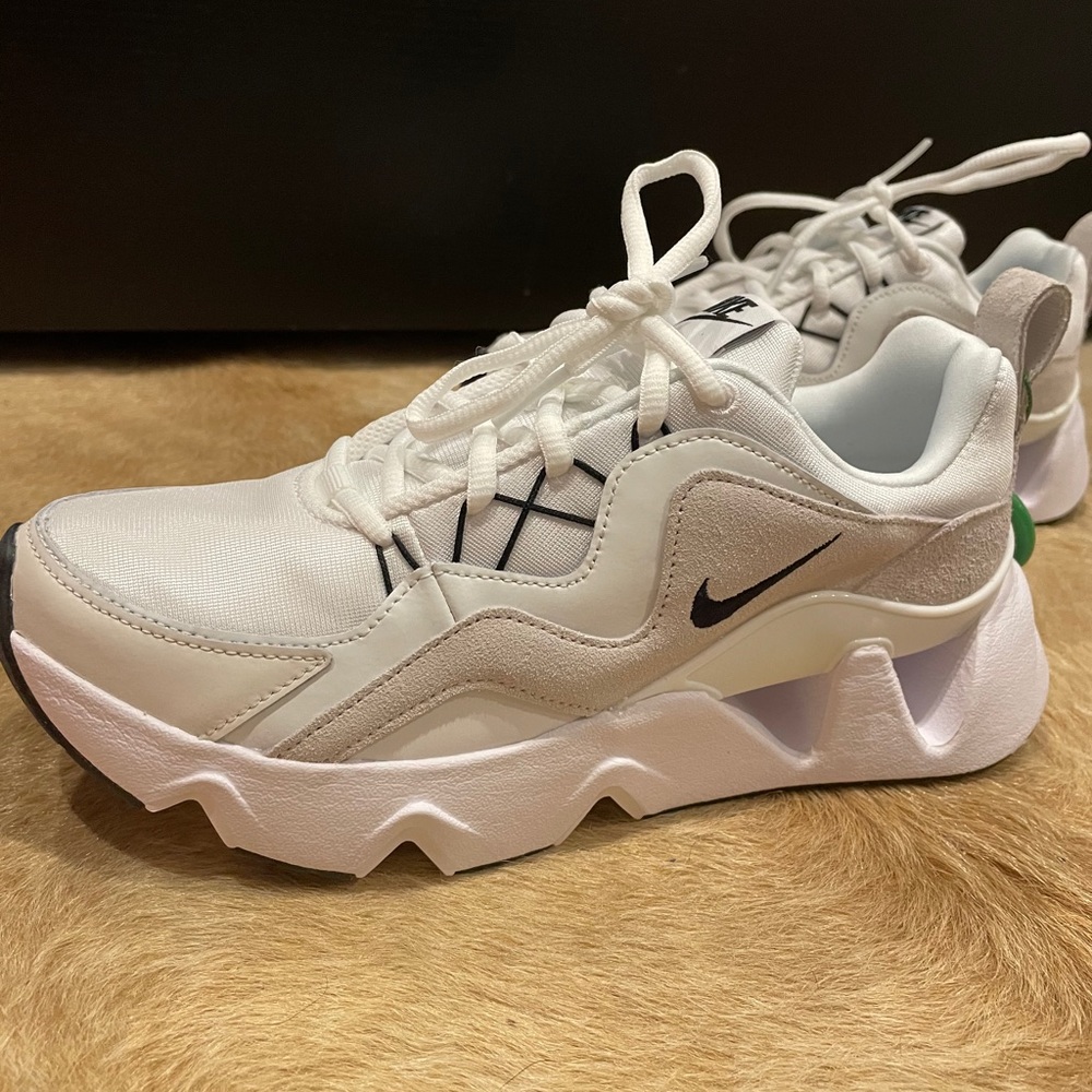 Brand New Women’s NIKE RYZ 365 Sneaker in White